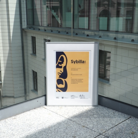 Picture of a prize, building on the background