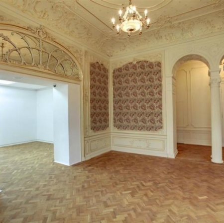 The palace interior is decorated in bright colors with richly decorated walls and ceiling