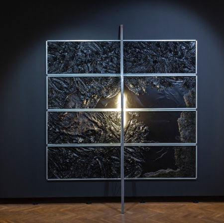 Angelika Markul, bez tytułu, widok wystawy "Wojna domom. Sala Neoplastyczna w solidarności z Ukrainą", fot. P. Tomczyk