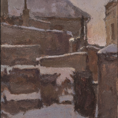 zimowy pejzaż, obsypane śniegiem drewniane domy, w tle niebo z zachodzącym słońcem