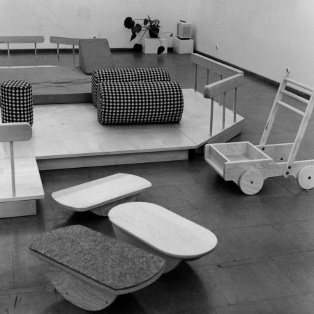 Dokumentacja wystawy „Sprawni inaczej. Meble i sprzęty dla dzieci niepełnosprawnych”, fot. archiwum Muzeum Sztuki w Łodzi