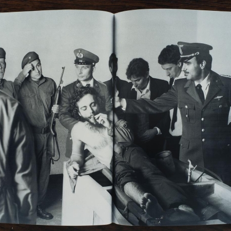 Zbigniew Libera, "Che. Next shot" from the series "Positives", 2003, black-and-white photograph, from the collection of Muzeum Sztuki in Łódź