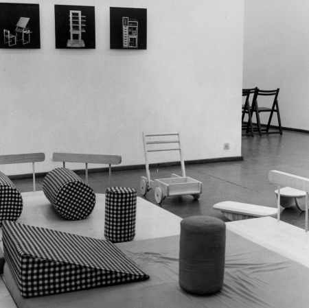 Dokumentacja wystawy „Sprawni inaczej. Meble i sprzęty dla dzieci niepełnosprawnych”, fot. archiwum Muzeum Sztuki w Łodzi