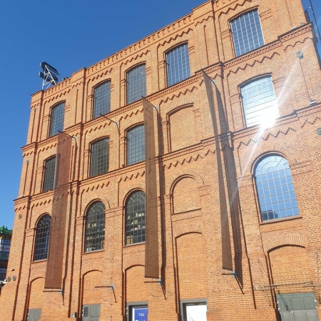 ms2 with Ola Kozioł and Paweł Kowzan's artworks in the windows