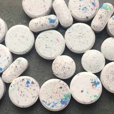 Agnieszka Kurant, "Hyperobjects", 2017, pills made of powdered plastic, metal, fiber, glass, cellulose, collaboration: Madeline Hollander, courtesy of Tanya Bonakdar Gallery, New York / Los Angeles