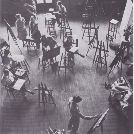 Fernand Léger’s atelier at the Académie Moderne (104 Boulevard de Clichy, Paryż), left: Nadia Léger with her daughter Wandą, ca. 1952 / © Estate of Nadia Léger, France