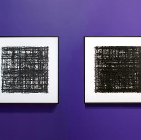 Agnieszka Kurant, John Menick, „Linia produkcyjna”, 2016—2017, rysunki ploterem na papierze, dzięki uprzejmości Tanya Bonakdar Gallery, New York / Los Angeles; Talbot Rice Gallery, the University of Edinburgh, fot. Sally Jubb Photography