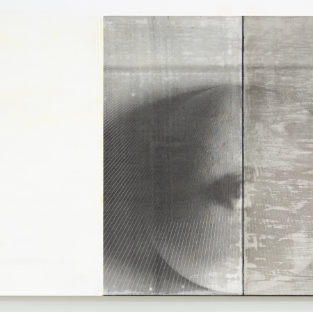 RH Quaytman, The Sun Does Not Move, Chapter 35, 2019 Acrylic on Panel © R.H. Quaytma