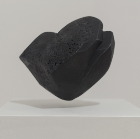 Agnieszka Kurant, "Air Rights", 2021, foam, wood, powdered rock, metal, electromagnets, collaboration: Krzysztof Smaga, courtesy of Tanya Bonakdar Gallery, New York / Los Angeles, photo: Eyal Agivayev