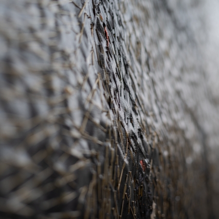 TTeresa Tyszkiewicz, „Épingle, rouge et noir”, 1985, szpilki, papier, akryl i olej na płótnie, 300 x 150 cm, detal, dzięki uprzejmości artystki, foto: Anna Zagrodzka