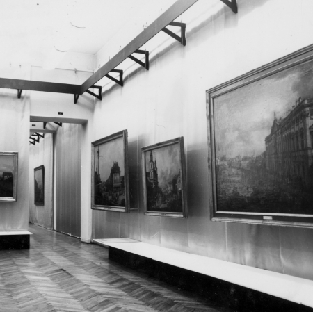 Widok wystawy „Bernardo Belotto Canaletto. 1721-1780. Obrazy z Zamku Królewskiego w Warszawie”, fot. archiwum Muzeum Sztuki w Łodzi