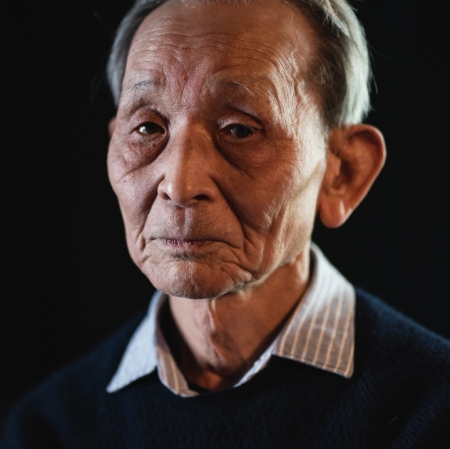 Portret Kojiego Kamojiego na ciemnym tle. fot. HaWa 