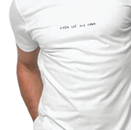 Paweł Kowzan "100 percent cotton (Do something for yourself)", 2020, courtesy of Maybe it’s the bees, some rights reserved for: Ewelina Taraska (photography), Paweł Althamer / Manual CC (graphics on the T-shirt).  Creative Commons: Attribution – Under the Same Terms 4.0