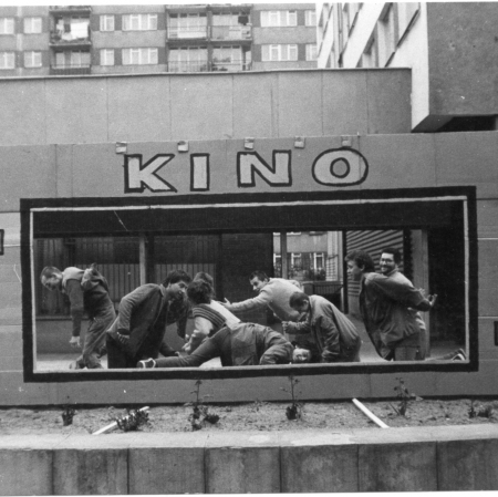 Praffdata, HOLIŁÓDŹ action on Children’s Day, Łódź Bałuty, 1987, photo Tomek Jagodziński, archive of Praffdata