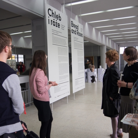 Wystawa Chleb i róże. Artyści wobec podziałów klasowych