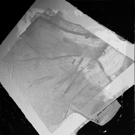 black and white image, in the center a bright quadrilateral