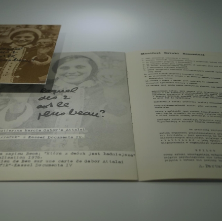 dokumenty i fotografie znajdujące się na wystawie