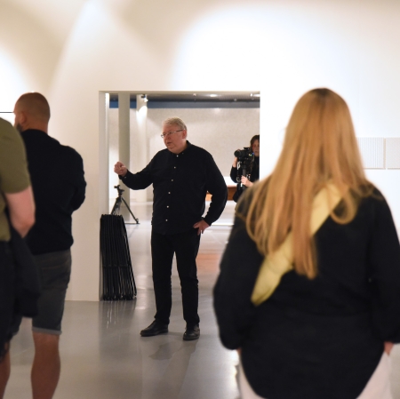 oprowadzanie kuratorskie Paweł Polit mała sala galerii 