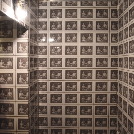 Fotografia wnętrza instalacji czysta sztuka 