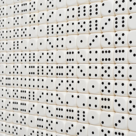 Ściana wyłożona kośćmi.